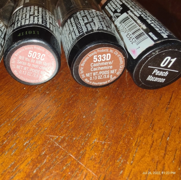 Lipstick - Picture 3 of 5